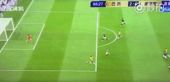 内马尔被踩了几脚,内马尔被三个人踩