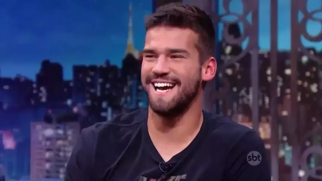 看球看得心脏疼,到底是看球呢还是看帅哥