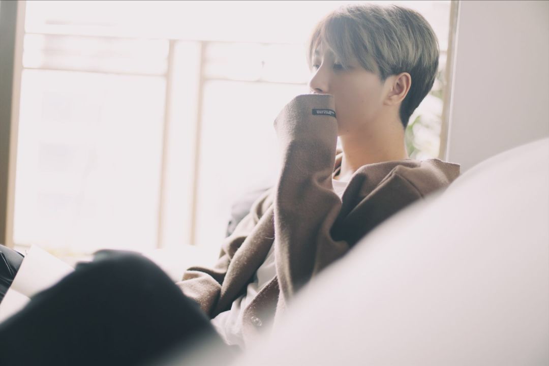 男子趁女友不在家偷偷化妆,男子趁女友不在家偷偷化妆原视频