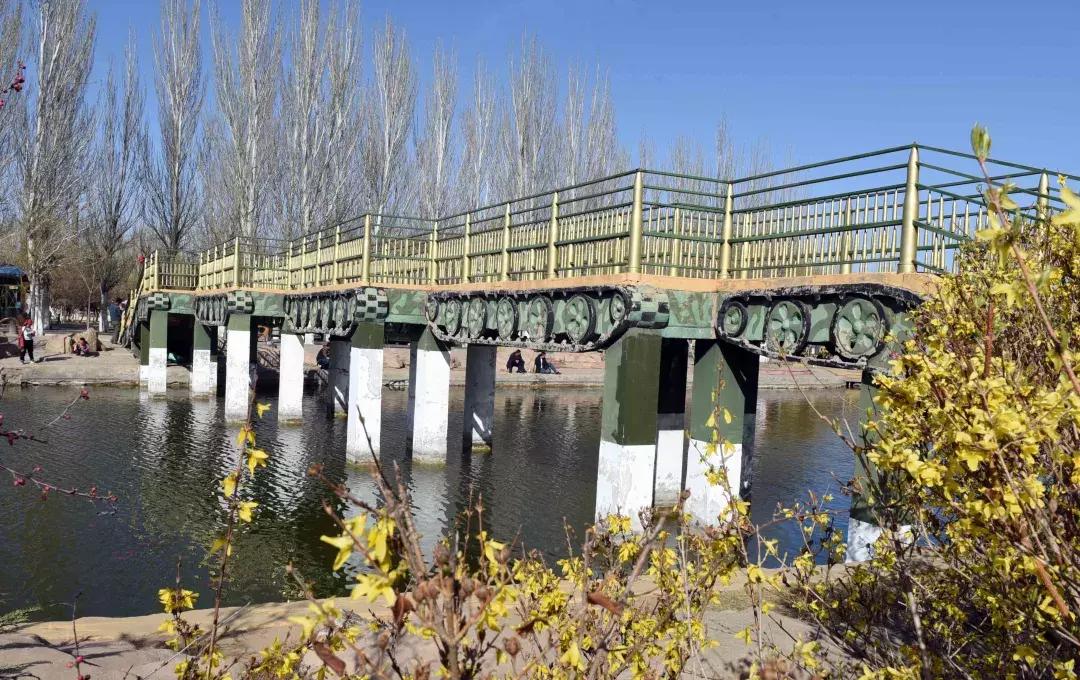 包头有一座30多米长的桥,用了近1500枚炮弹造成!