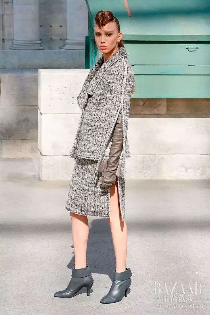 塞纳河倒映着埃菲尔铁塔,香奈儿的绝美高定