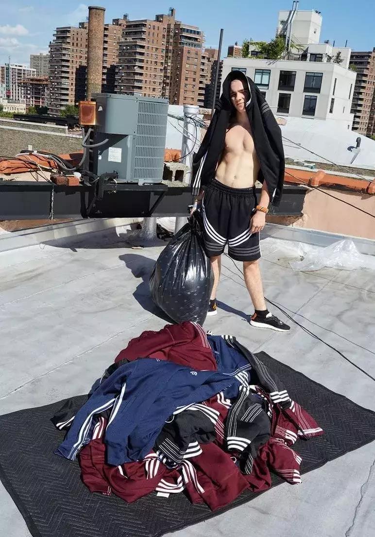 阿迪达斯贝壳头和三叶草的区别,三叶草贝壳头发黄怎么复原