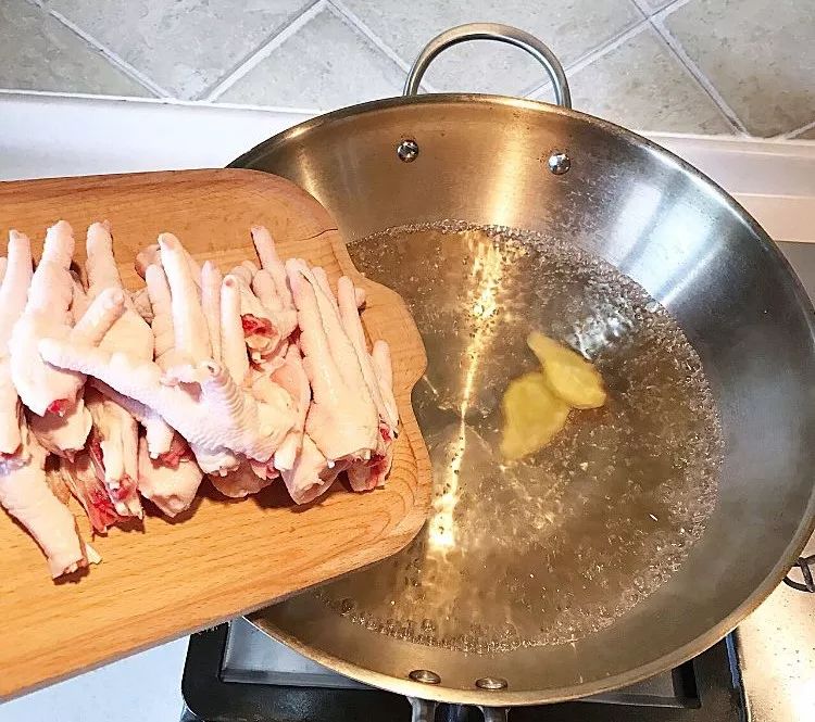 网红柠檬酸辣鸡爪你吃了吗,酸辣柠檬鸡爪最火视频