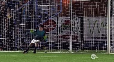 真正英勇的门将守门是不用手的!