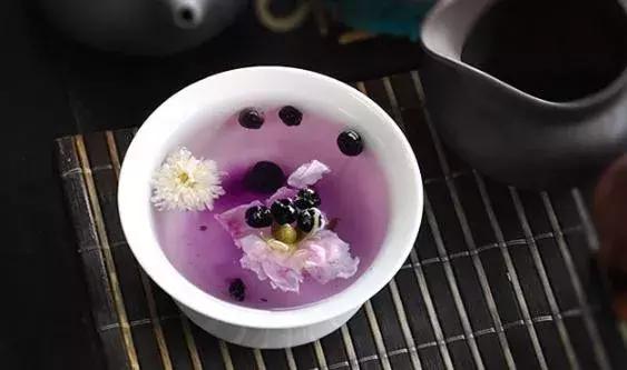 黑枸杞最好最正确的食用方法,黑枸杞的益处和坏处怎样吃法