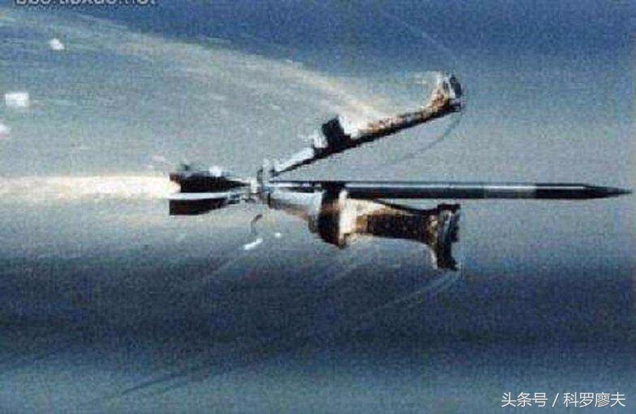 炮弹在飞行时为什么不会炸,炮弹飞行轨迹为什么是抛物线