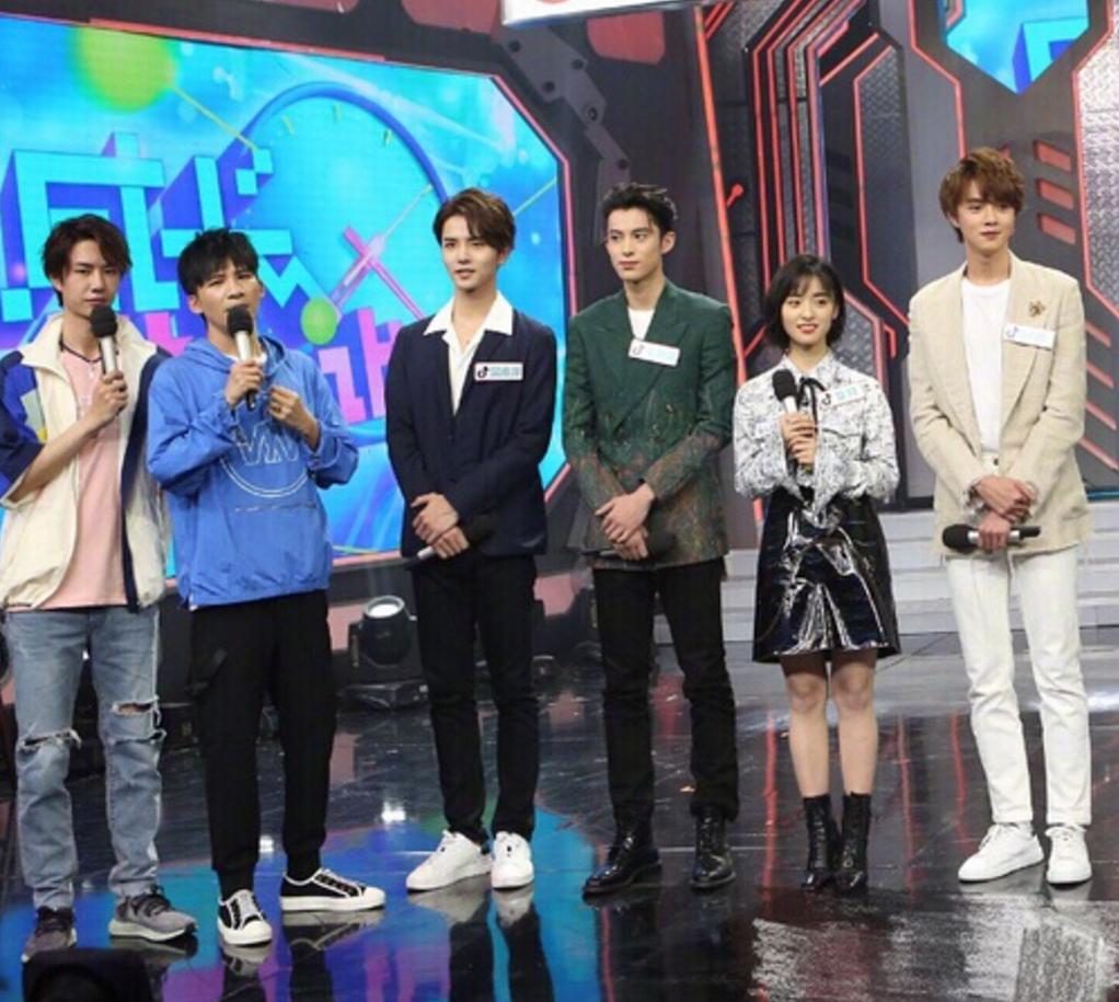 沈月王一博上演最萌身高差,沈月和王一博最新视频