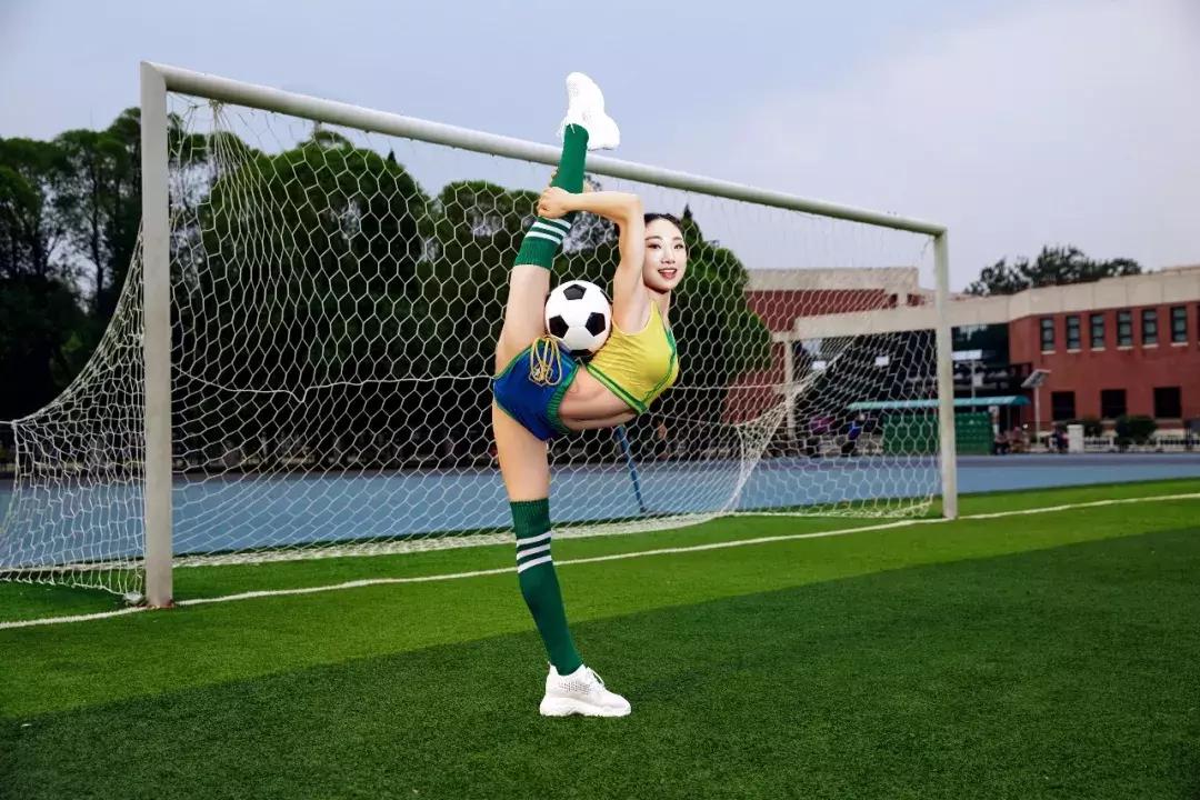 柔术女王刘藤高难度动作,柔术女王刘藤挑战外国选手