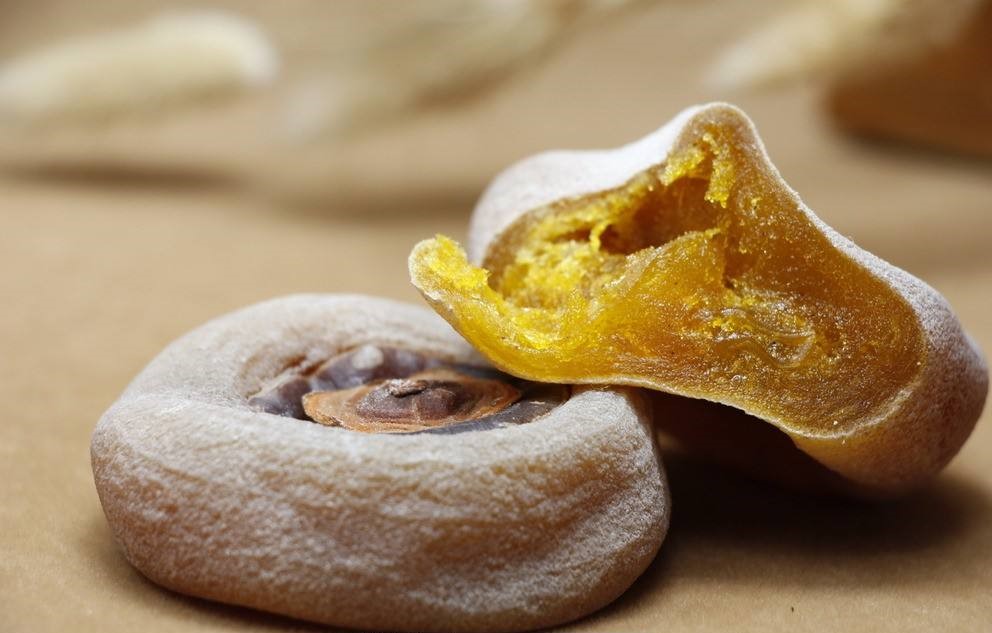 河沙滩里漤柿子,还要插一根树枝做记号,回不去的童年!