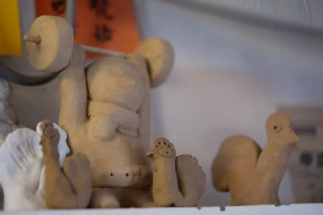 国际设计师们排队只为买这一块泥？在北京见着TA，都得叫“爷”！