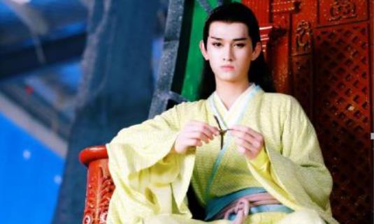 花千骨2015杀阡陌第一次见花千骨,花千骨中的杀阡陌真实身份