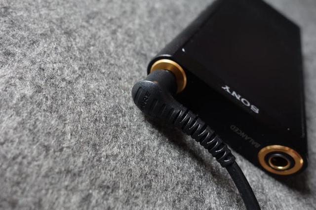 舒尔se215耳塞 (舒尔se215怎么测评)