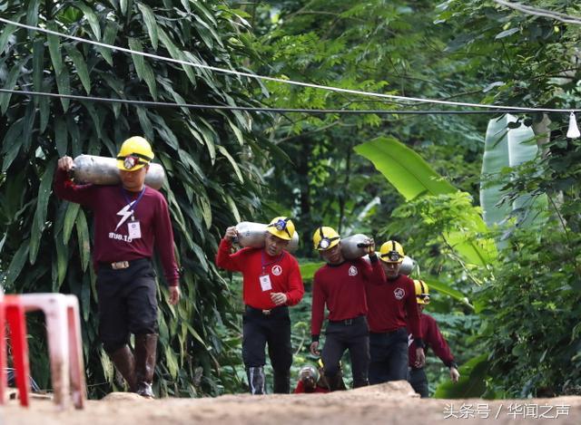 最受关注足球队不在俄罗斯，泰国足球队员正在学习游泳和潜水救命