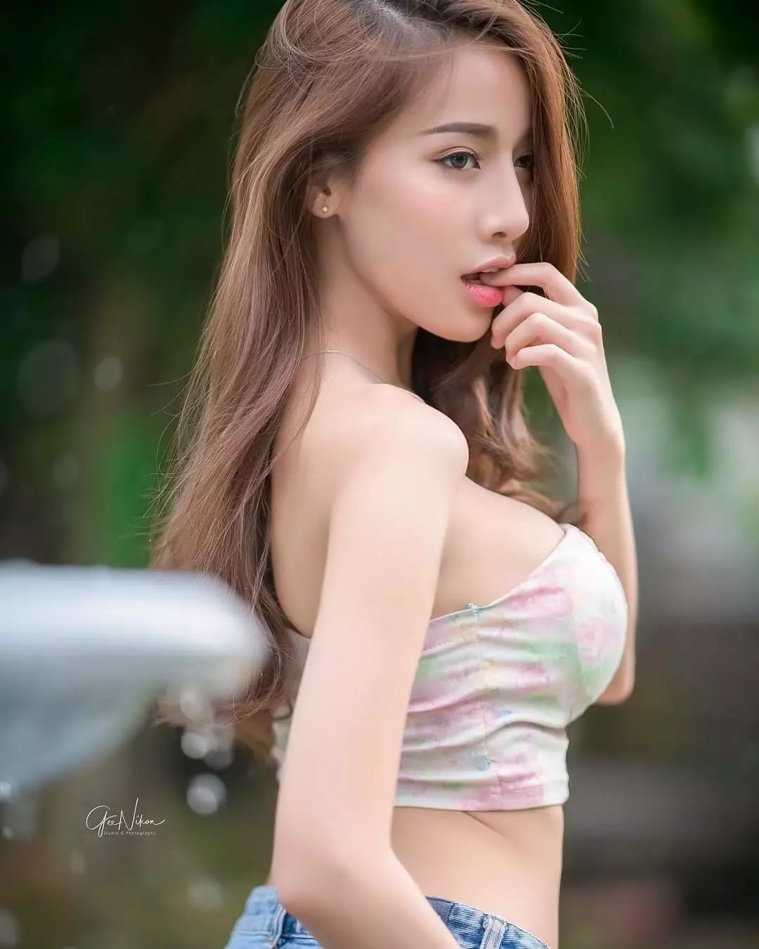 「完羙」“好胸好美女”