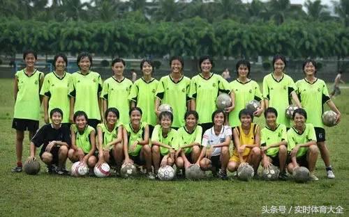 中国女孩捡球完整视频,捡球的中国女孩