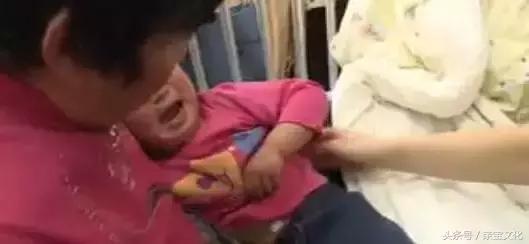 2岁女宝吐了十几次,2岁儿童一天吐10次