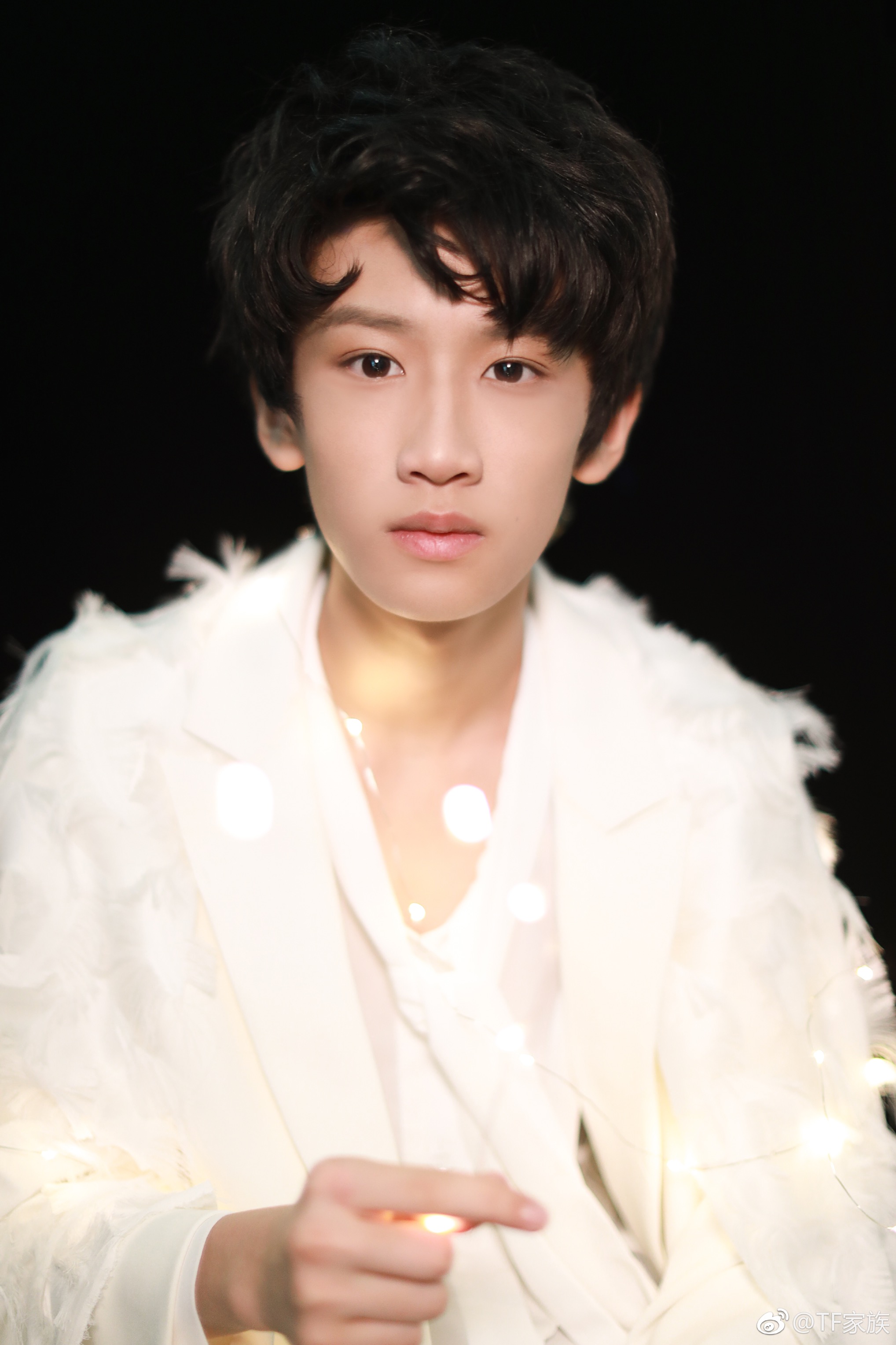 tf瀹舵棌涓変唬璇勪环鏄撶儕鍗冪幒,tfboys涓轰粈涔堝彧鏈夋槗鐑婂崈鐜哄彂灞曞ソ