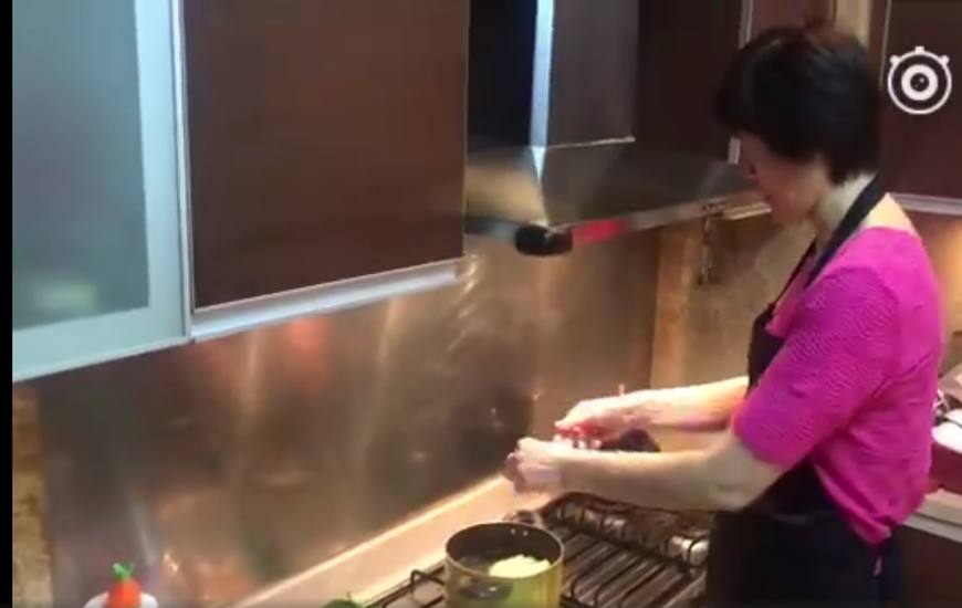 敬业！郎平难得休息1天看世界杯观战法国打乌拉圭看好法国冲劲足