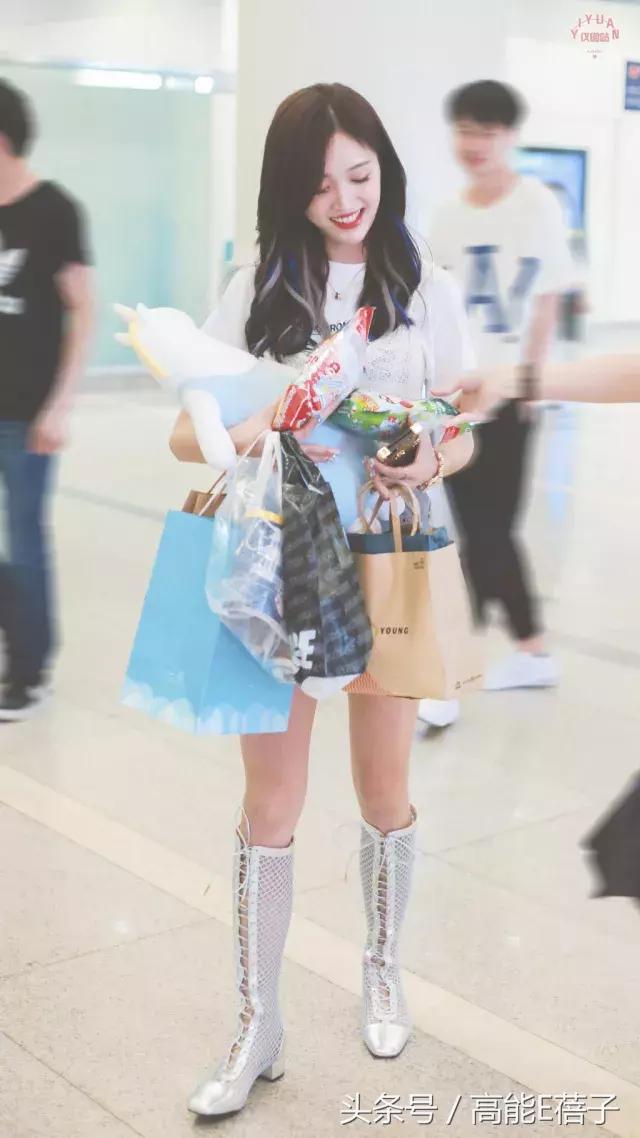 吴宣仪海南甜美穿搭,不知道怎么搭配时尚让小姐姐教你