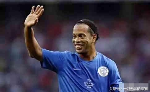 罗纳尔迪尼奥是因何堕落的,罗纳尔迪尼奥为什么巅峰期那么短