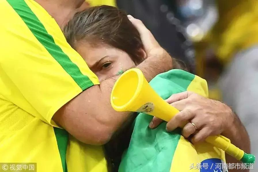 内马尔回到家里,内马尔回家