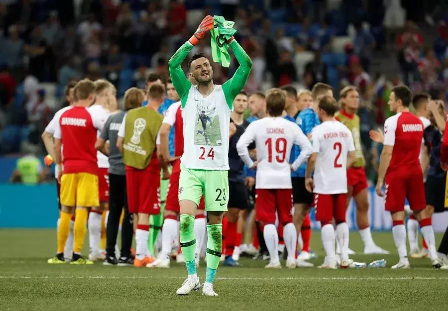 当克罗地亚进球全场欢呼,克罗地亚进球脱下球衣