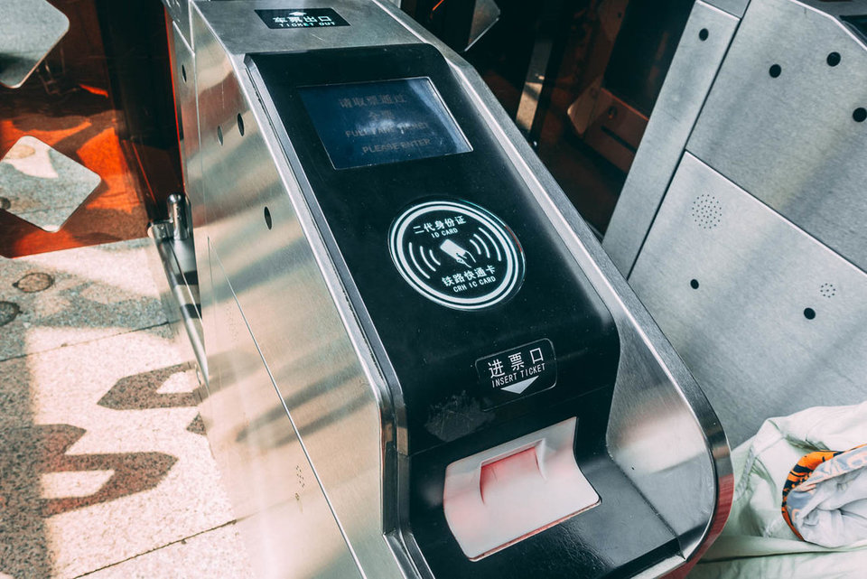 外媒看欧美体验中国高铁,外国网友谈中国高铁体验