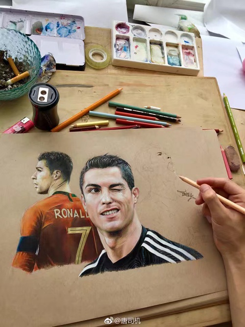 手绘C罗肖像方法,特别简单的素描c罗很适合做头像