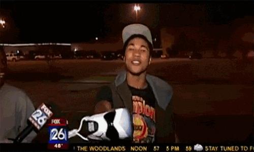 硬汉装逼新技能——舔个鞋子！看完的人都偷偷试了一下！