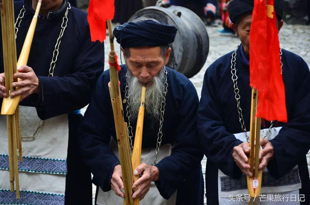 贵州西江千户苗寨苗服 (西江千户苗寨朗德上寨哪个值得去)