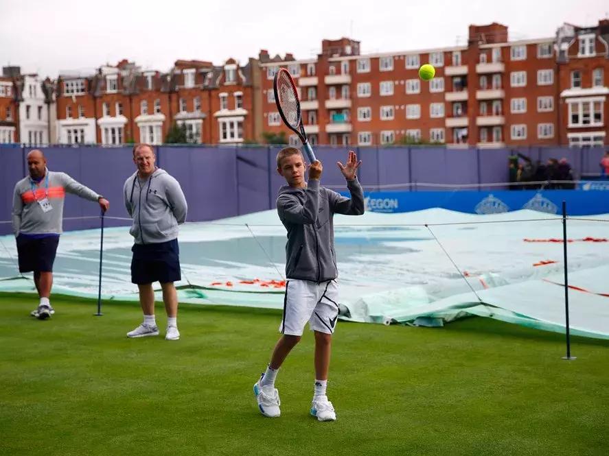 贝克汉姆大儿子约会,贝克汉姆与爱妻约会