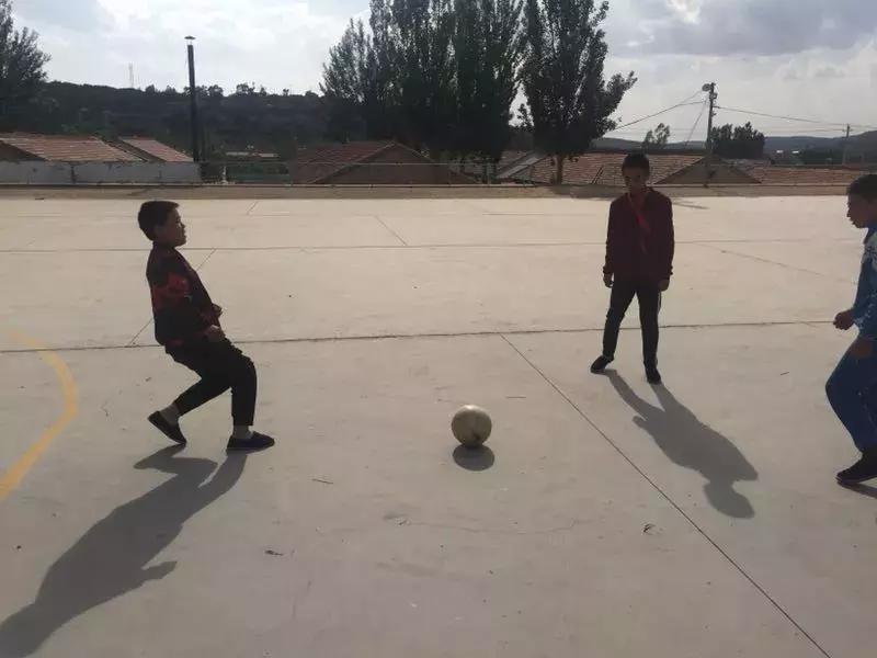 和梅西一起踢球是什么感觉,和梅西踢的一个老将