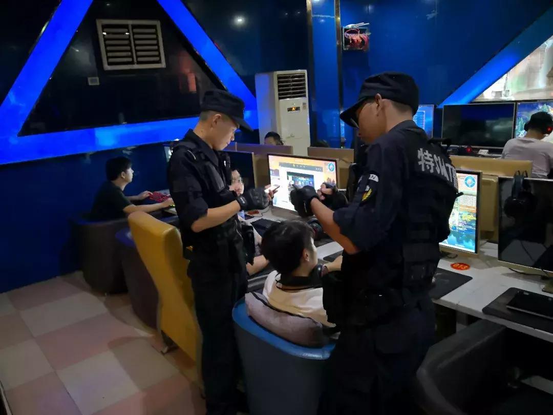 仙桃市公安局特警抓捕现场,2017年仙桃抓获涉毒人员