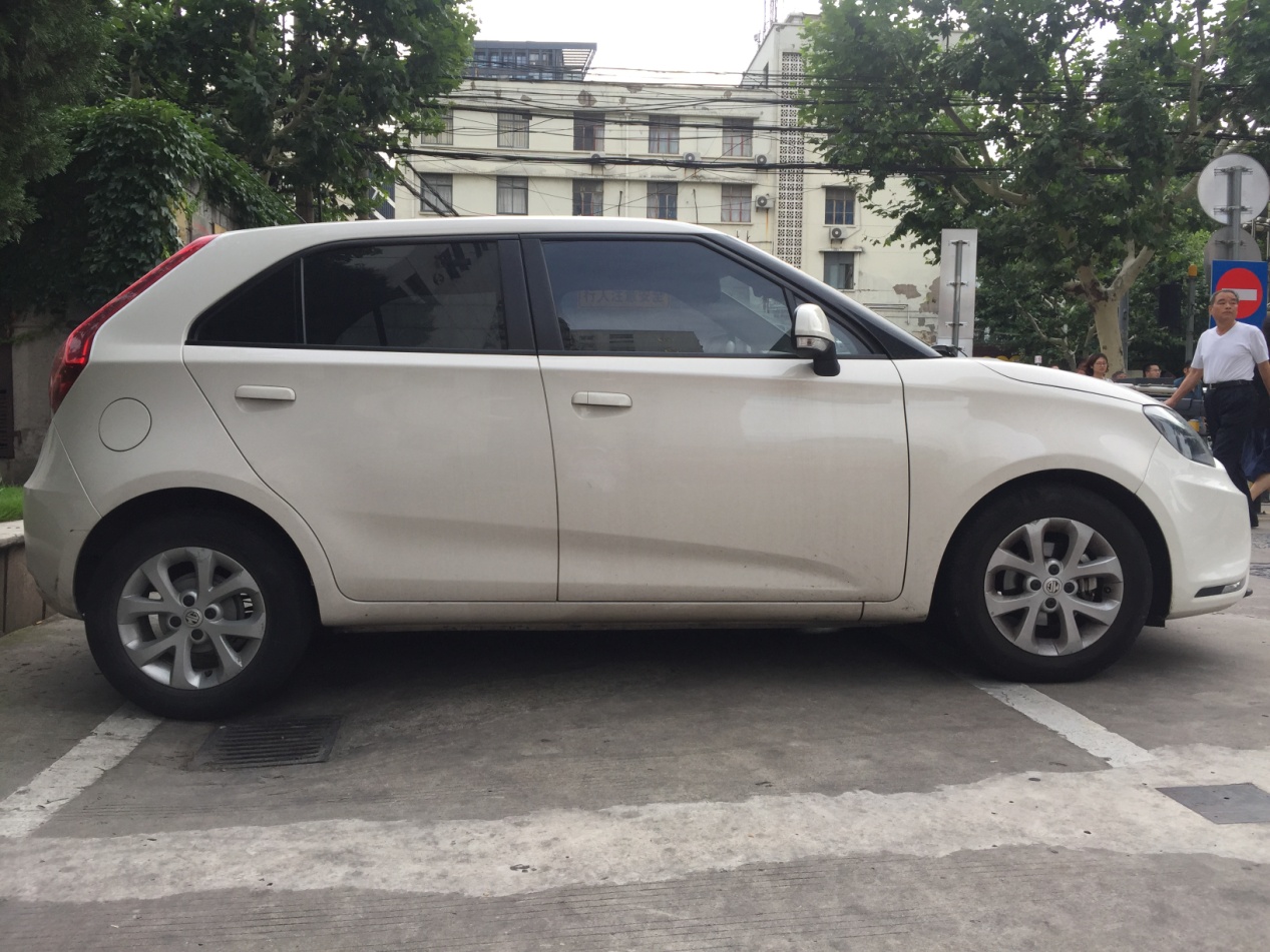 名爵3新款和老款,3万多新款名爵3