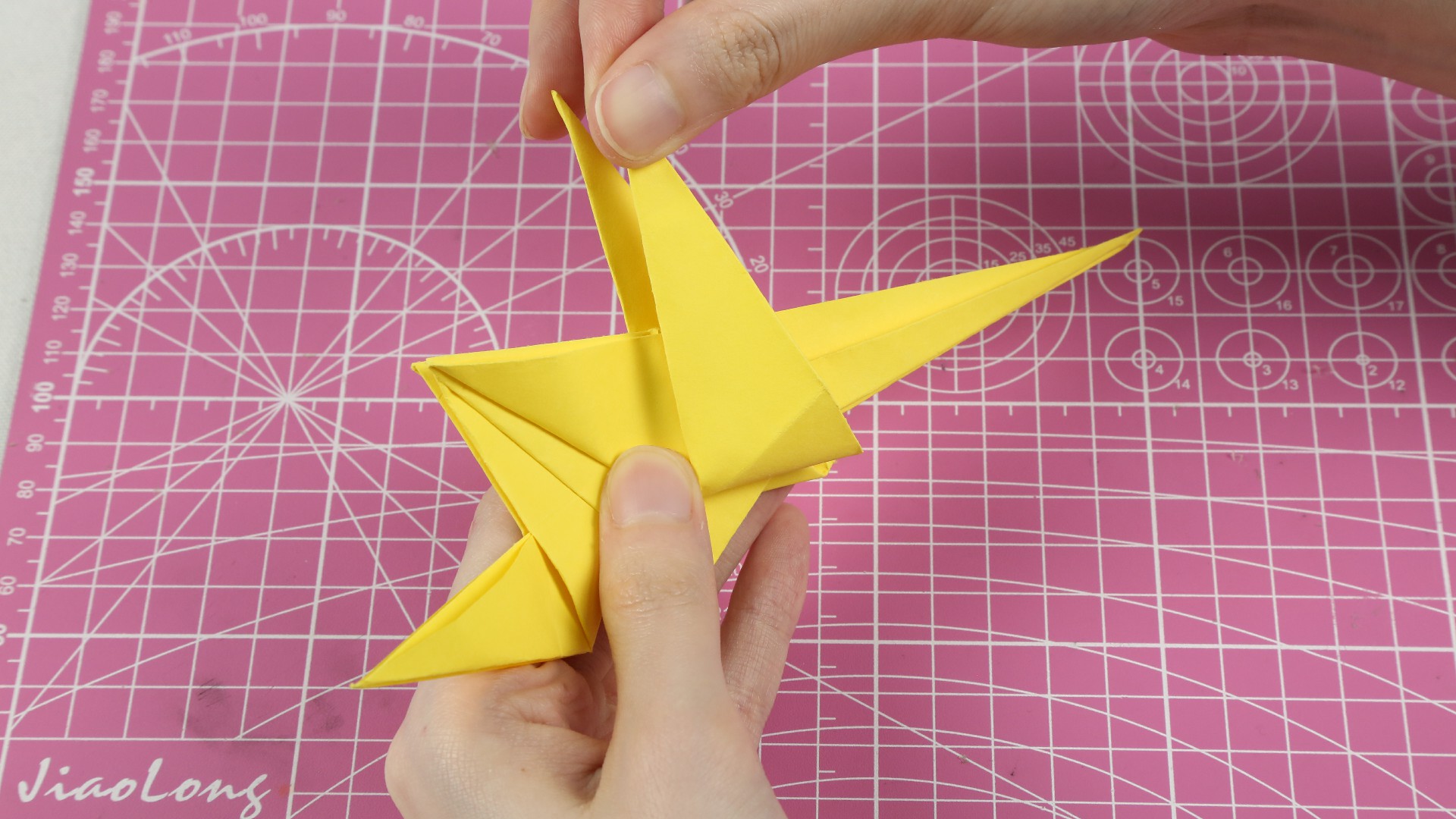 想要恐龙玩具，不用再去商场买了，姑娘教你巧用一张纸折出来