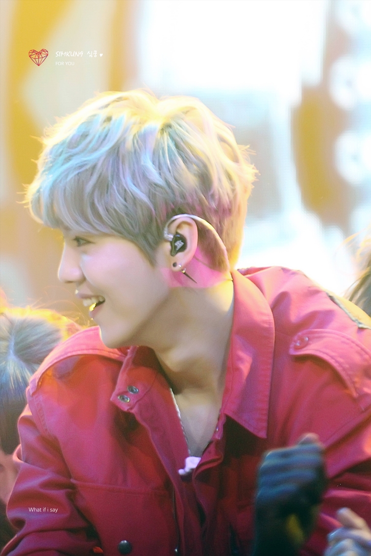 鹿晗玩电竞游戏视频,鹿晗电竞