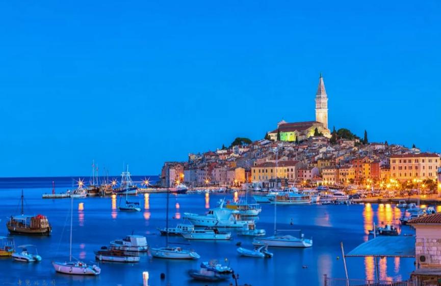 世界杯克罗地亚门将被贴脸质问,克罗地亚守门员被追