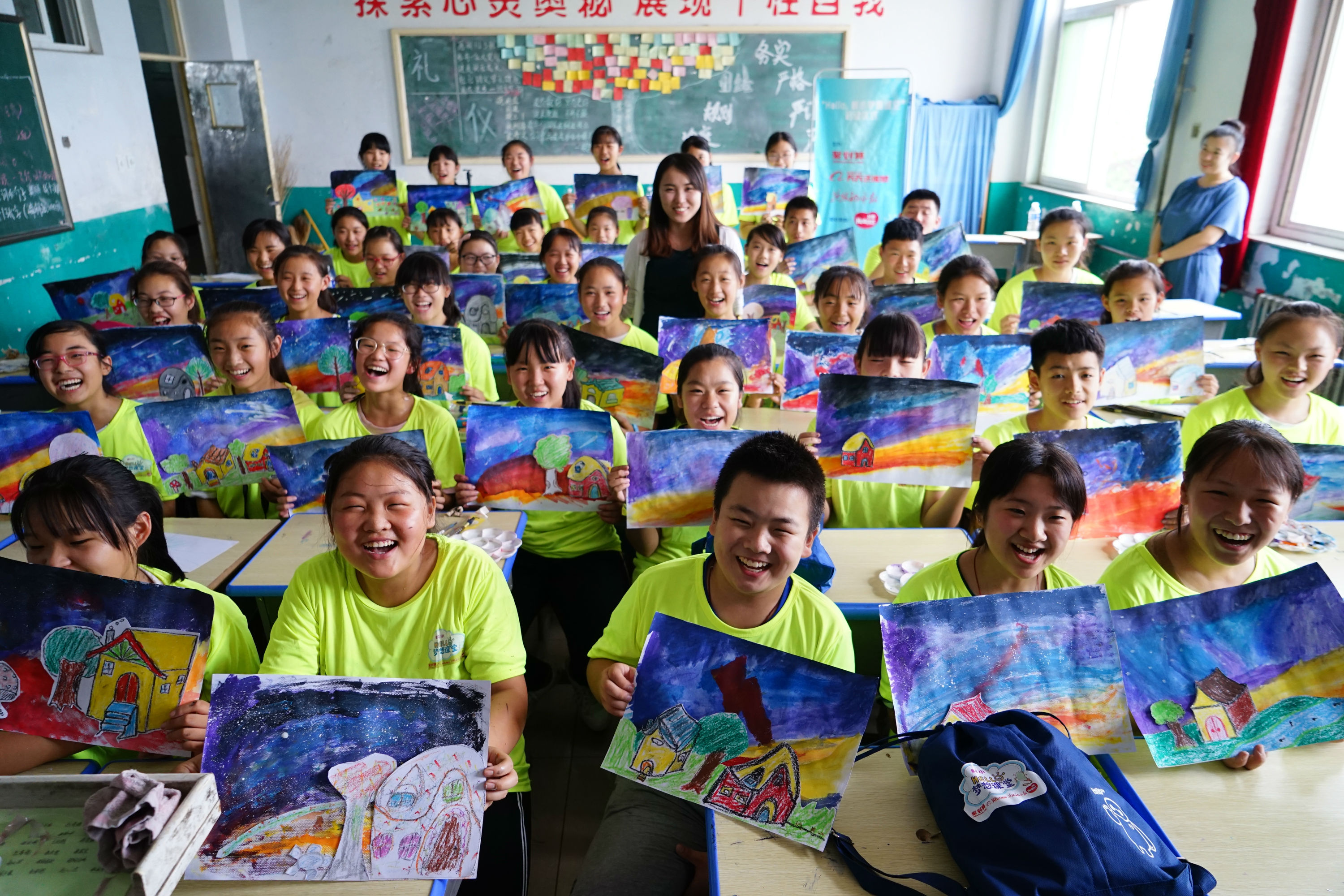 “Hello，梦想课堂”第三期课堂开课美术和科技走进乡村课堂