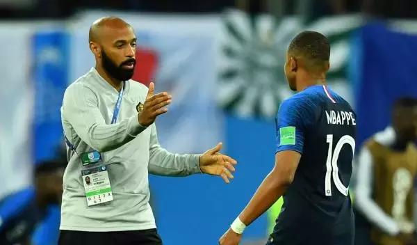 法国队中场休息德尚布置战术,德尚为什么能镇住法国队