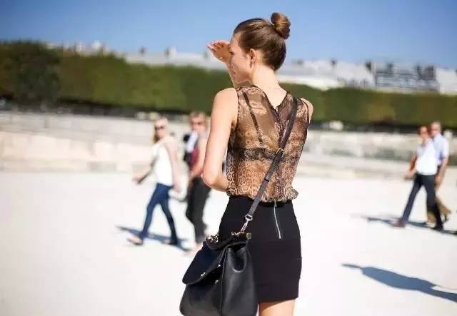 夏天衣服比较透怎么办,夏天衣服太透