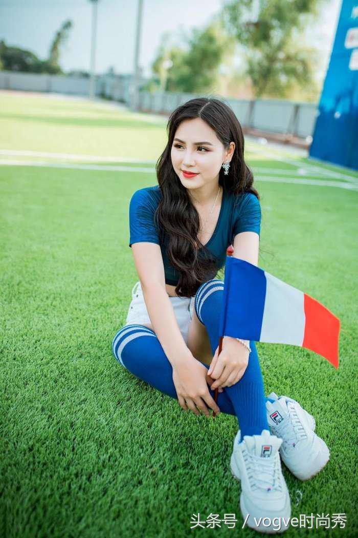 清纯校花化身法国女球迷，秀性感蛮腰助威高卢雄鸡