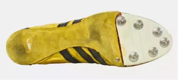 我是足球鞋，但别人都说我丑