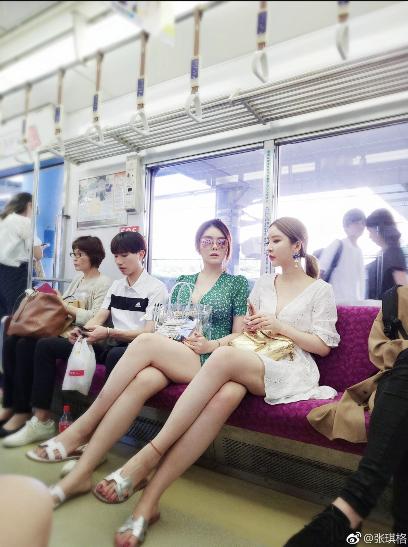斗鱼张琪格晒出9张日本旅游照片，网友：日本地铁的座位很不错！