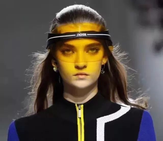 不get一件pvc单品，还怎么愉快的做彼此的塑胶姐妹花？