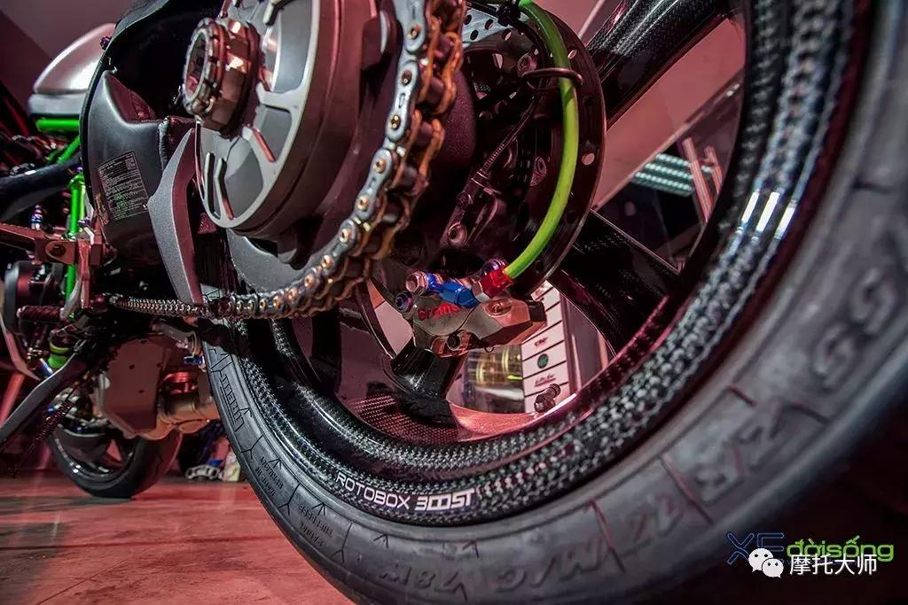 这下迪拜警队不提这台“闻风丧胆”的H2，真对不起它土豪气质了！