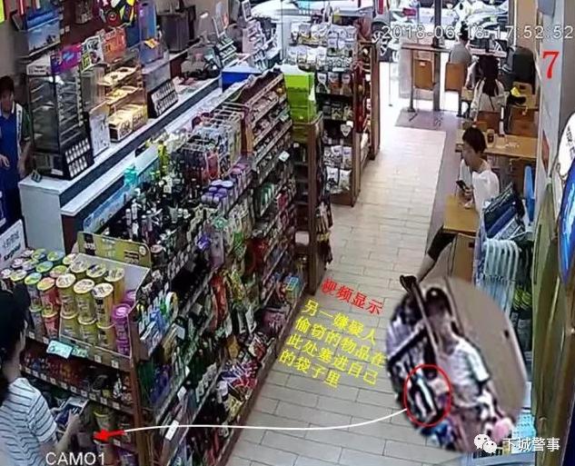 奇葩！俩90后美女闺蜜跑到商场里干这么龌龊的事……