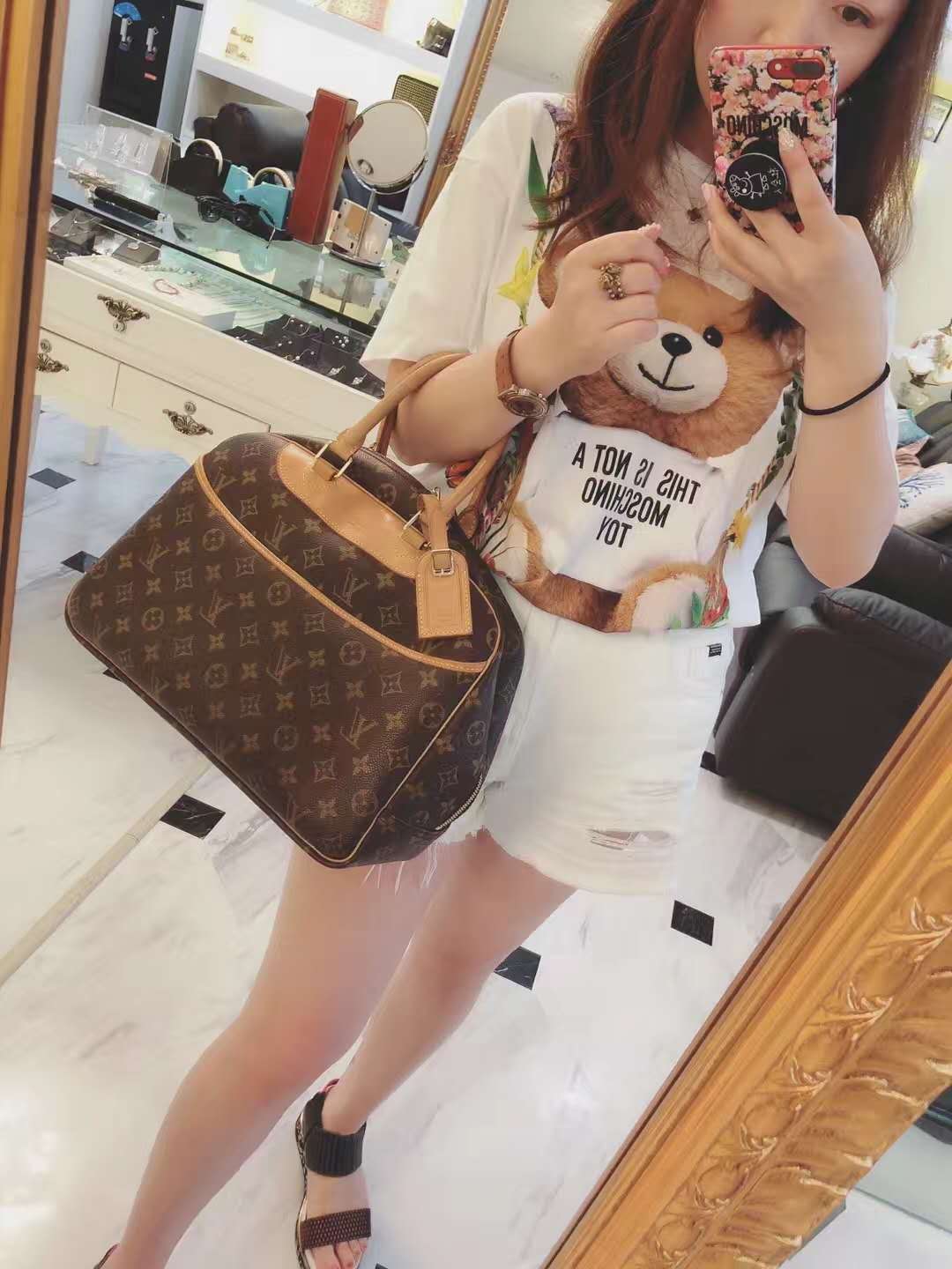 直播卖中古包,lv中古包去哪里卖能获得高价