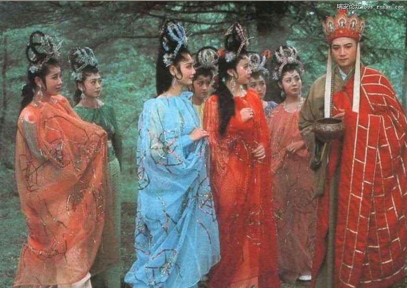 唐僧师徒四人遇到蜘蛛精亮出真身,唐僧是怎么被蜘蛛精抓的