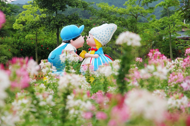 暑假带孩子逛公园,带孩子玩跳楼