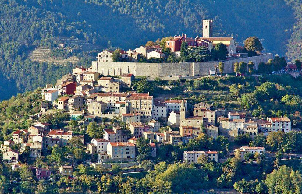 克罗地亚强势挺进世界杯决赛，国产超跑2.8秒破百满身黑科技